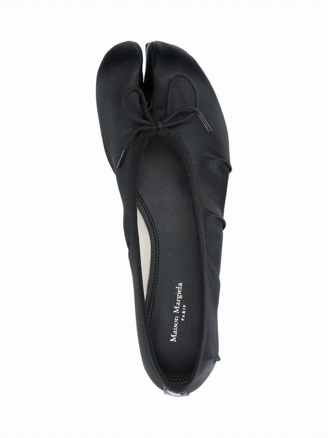 Flat Shoes with Distinctive Split-Toe Design