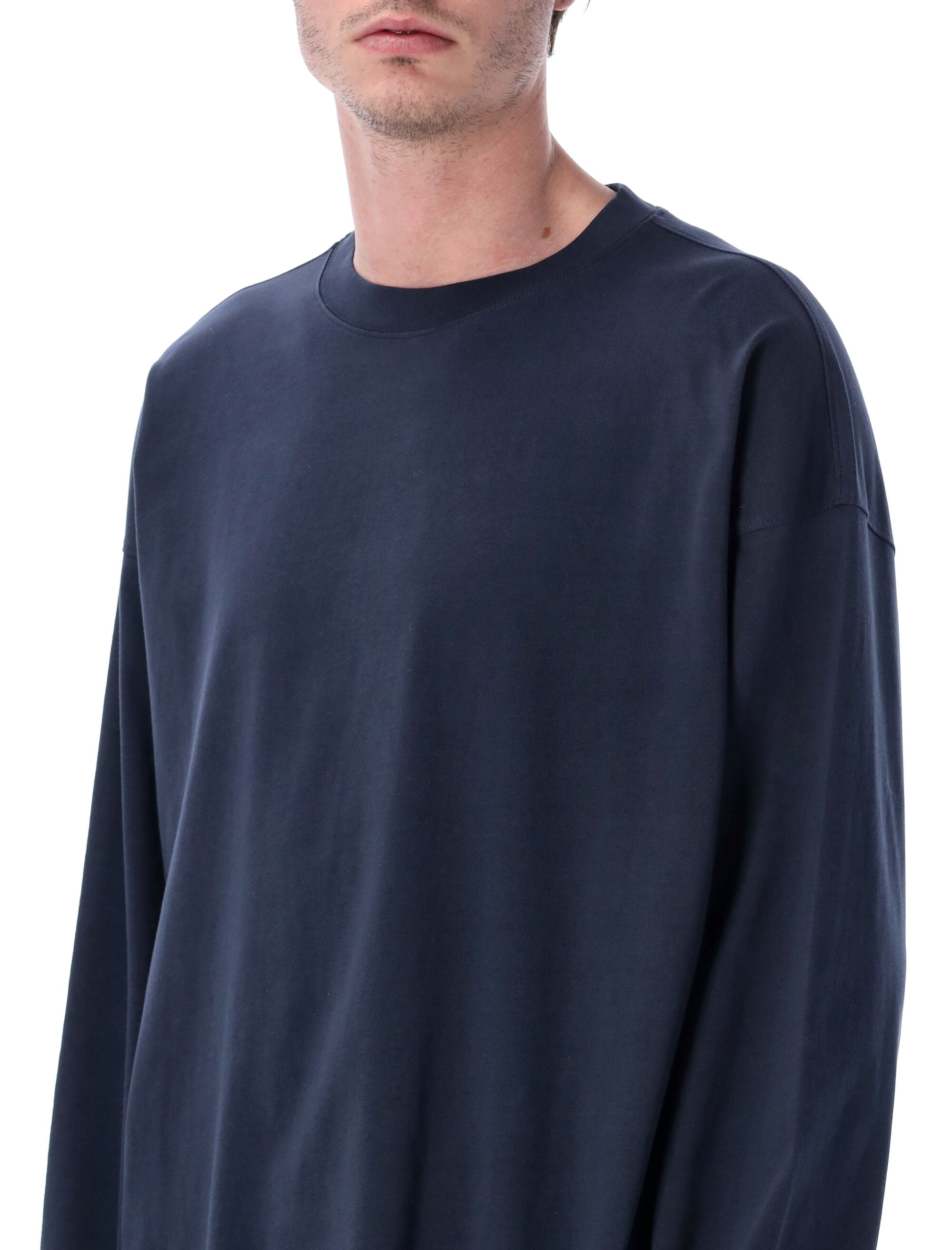 Relaxed-Fit Long-Sleeved T-Shirt with Classic Crew Neckline