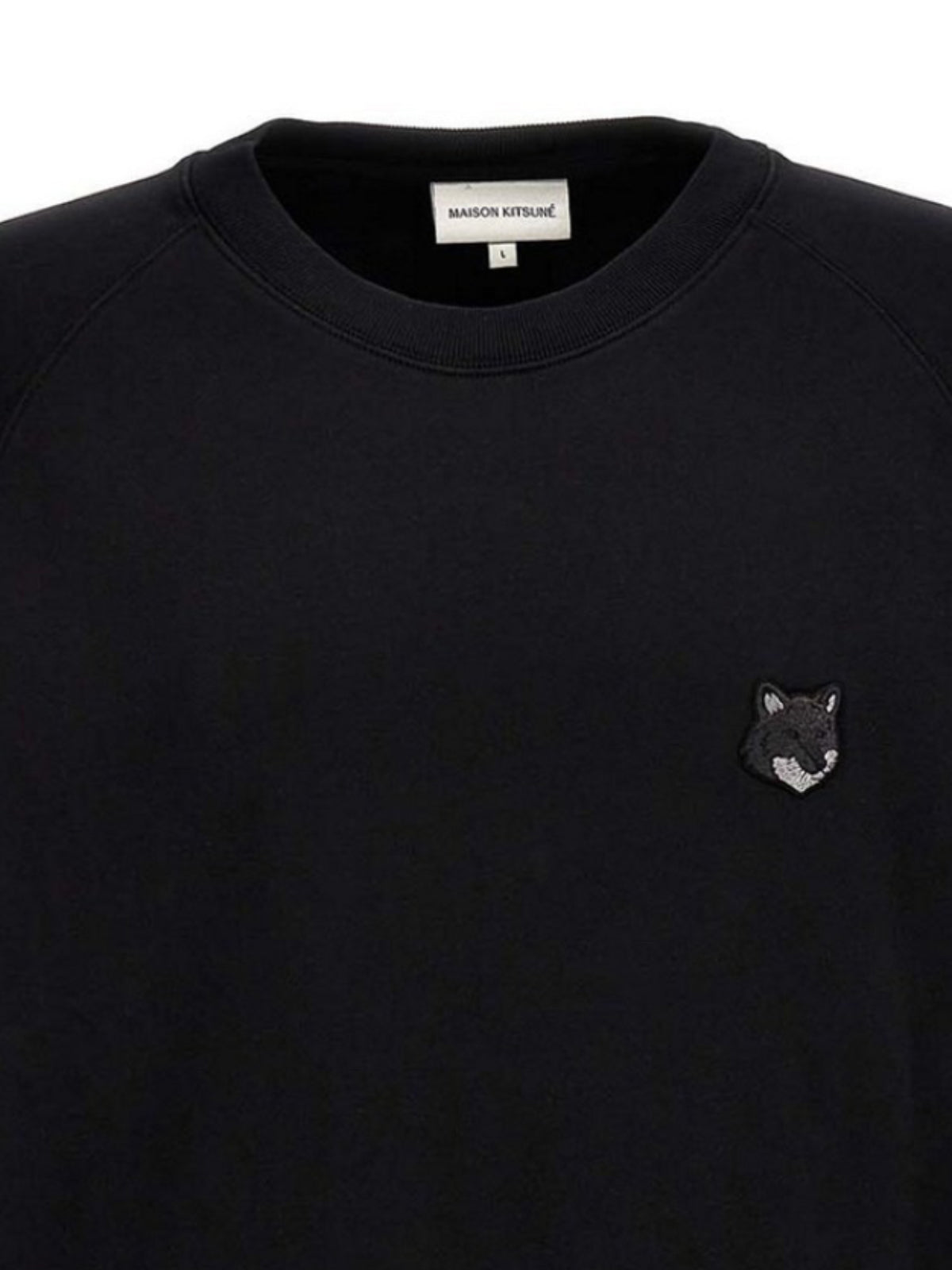 Long-Sleeve Crew Neck Shirt With Subtle Emblem And Ribbed Cuffs