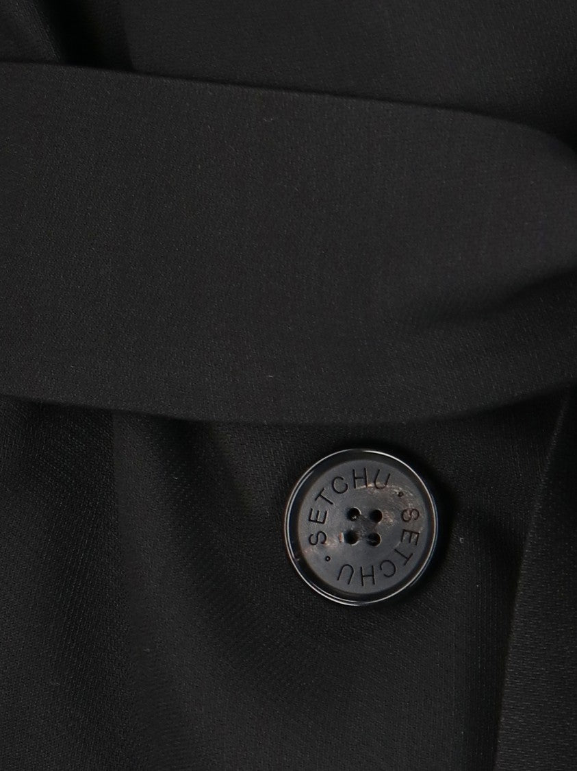 Tailored Black Jacket With Classic Collar And Streamlined Silhouette