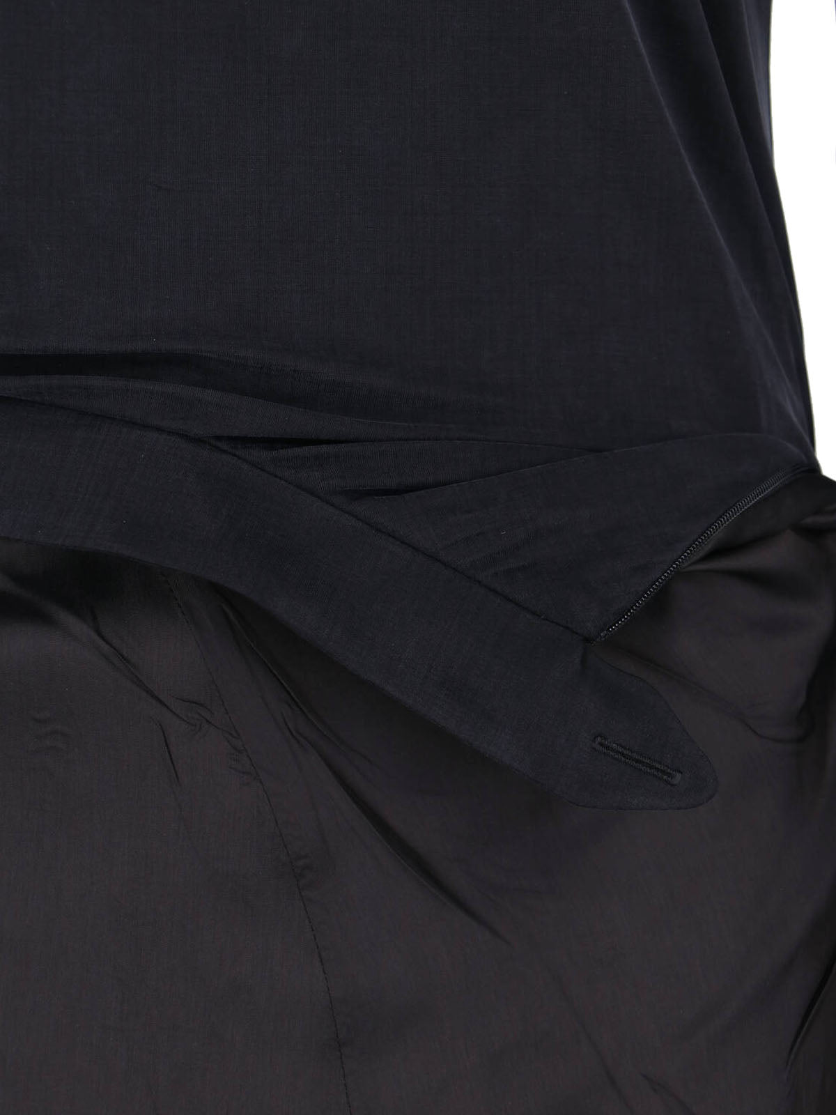 Sleek Black Dress With Timeless Silhouette