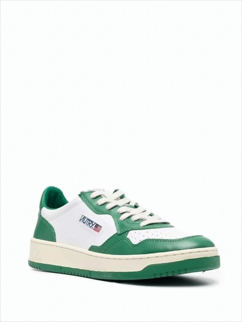 Low-Top White Sneakers with Green Accents