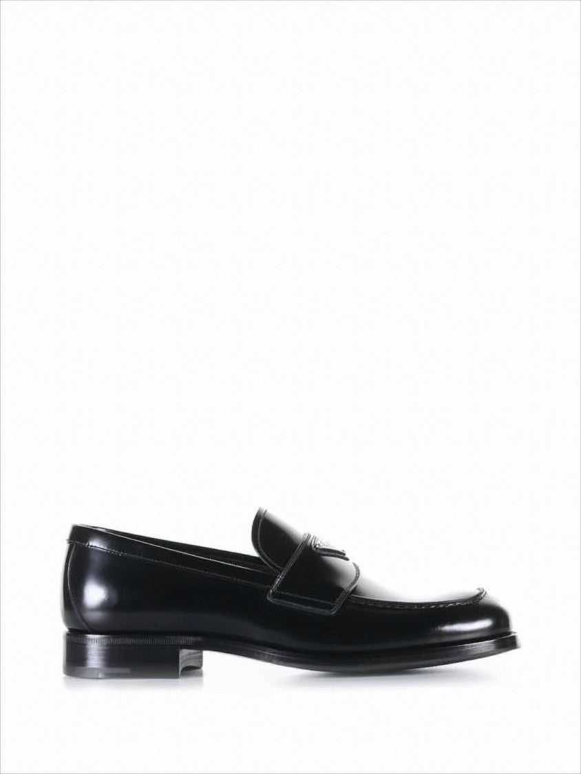Polished Black Leather Loafers With Minimalist Design
