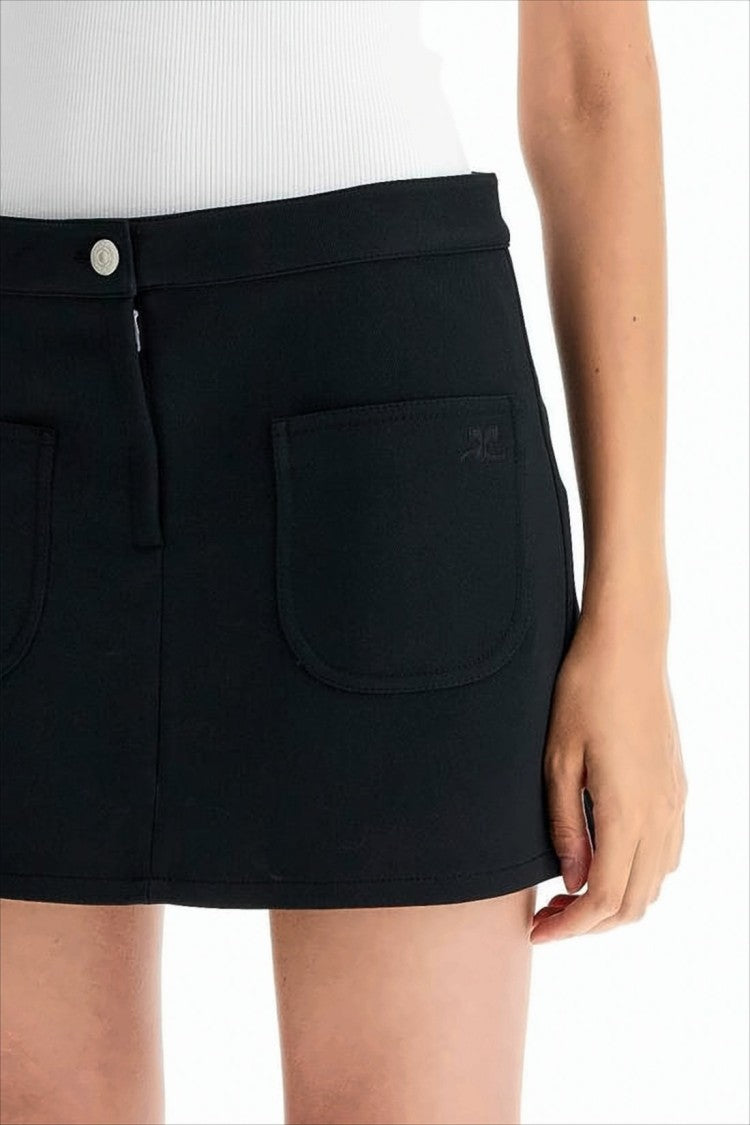 Structured Black Mini Skirt With Front Button Closure And Rounded Pockets
