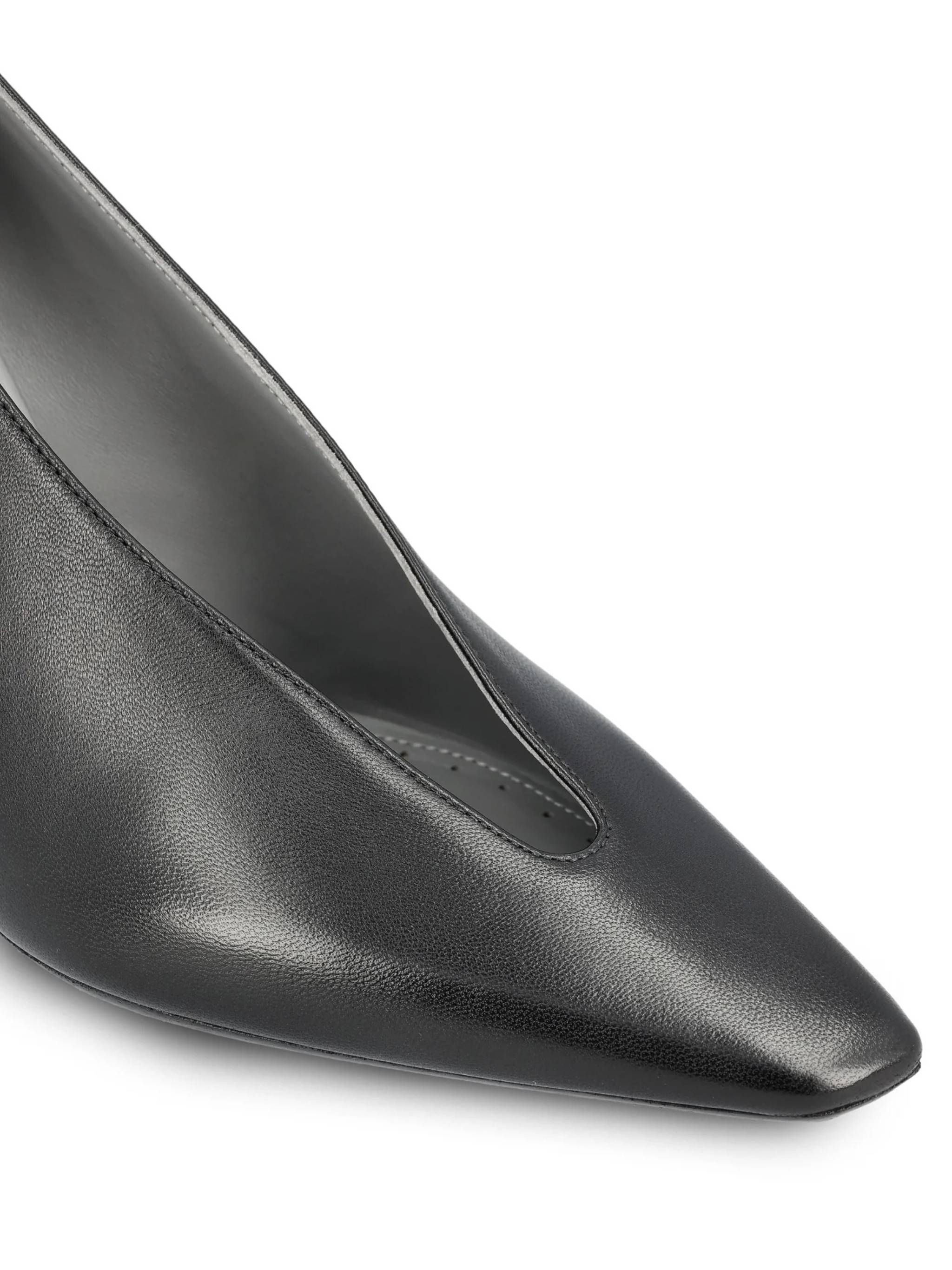Black Duchesse Pointed-Toe Pump