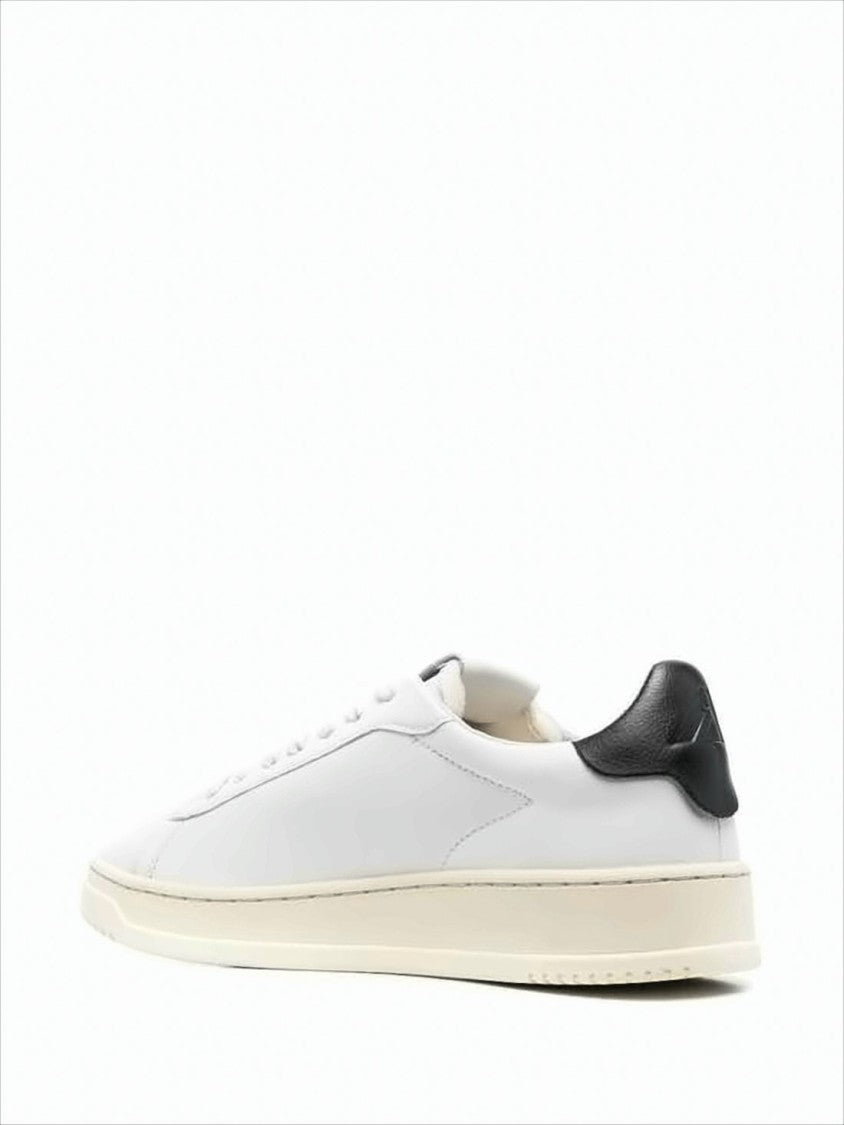 Minimalist White Leather Low-Top Sneakers With Subtle Perforations