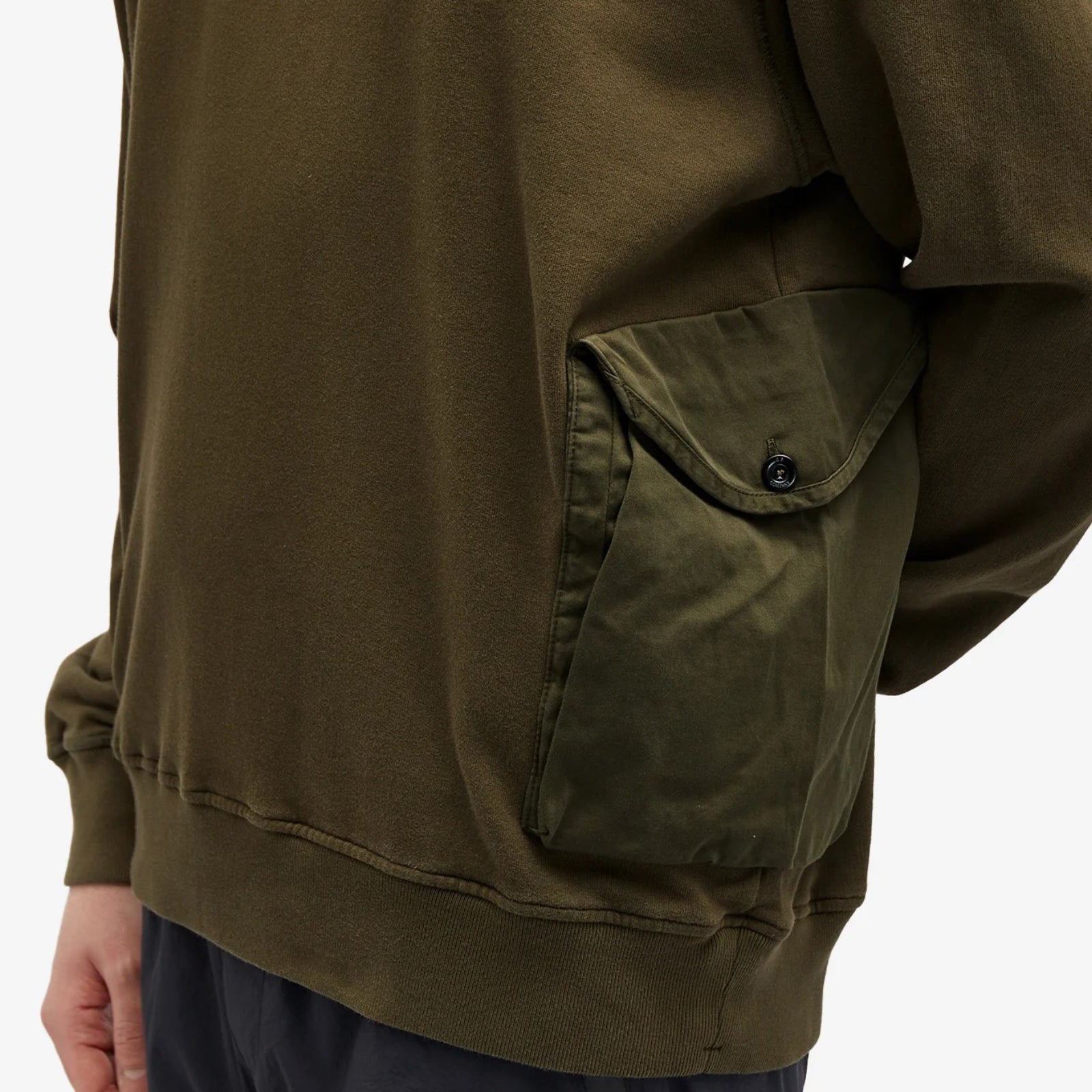 Long-Sleeve Crewneck Sweatshirt With Subtle Logo And Ribbed Details