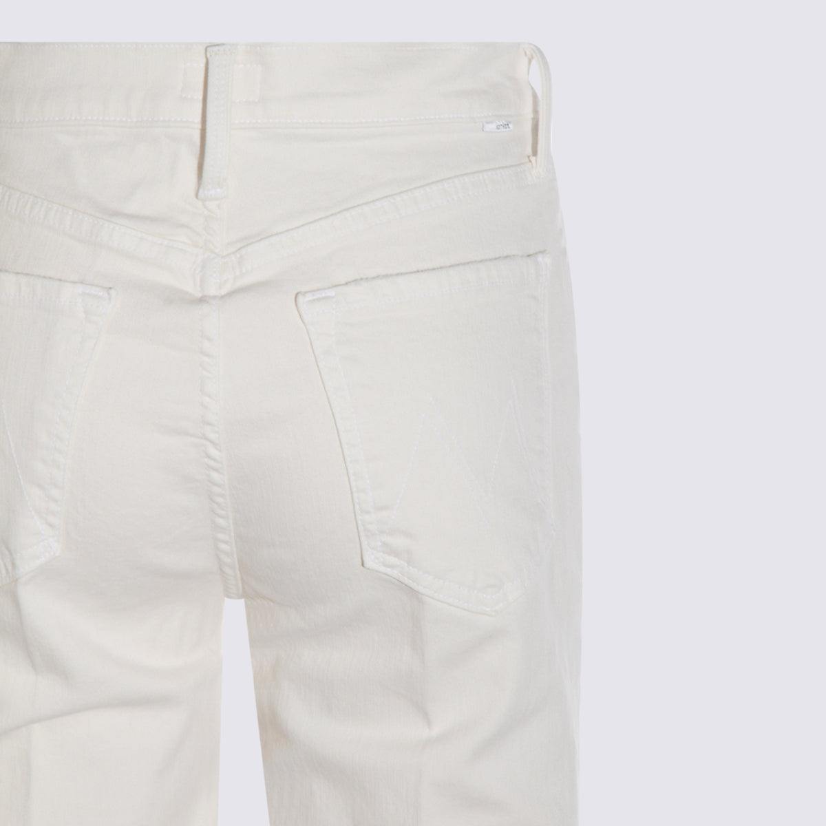 High-Waisted White Cotton Jeans with Functional Pockets