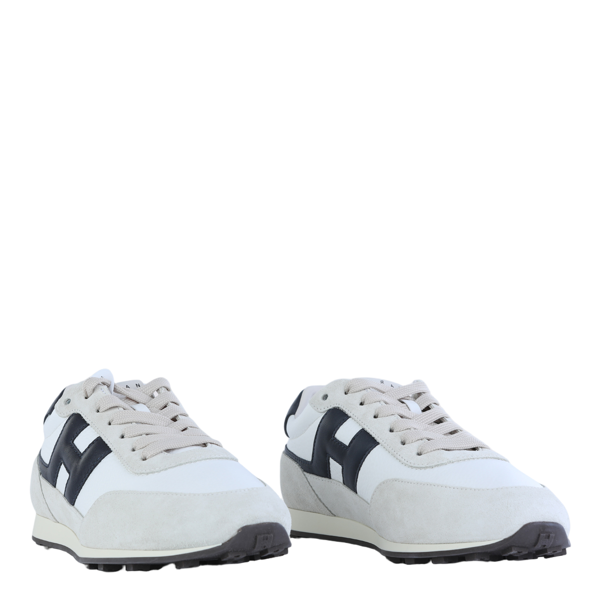 Białe sneakersy z szarymi zamszowymi nakładkami
