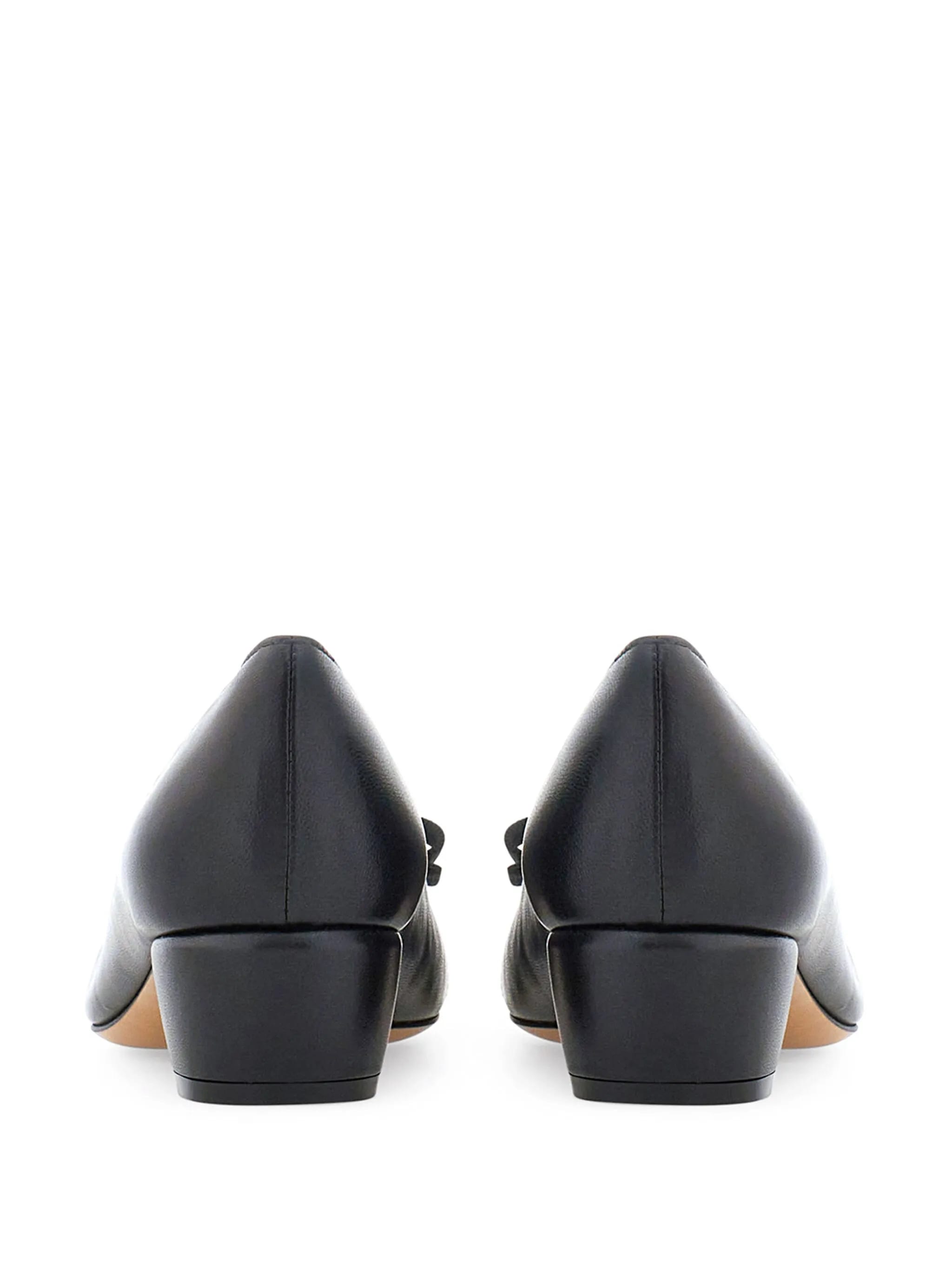 Black Vara Soft Low-Heeled Leather Flats