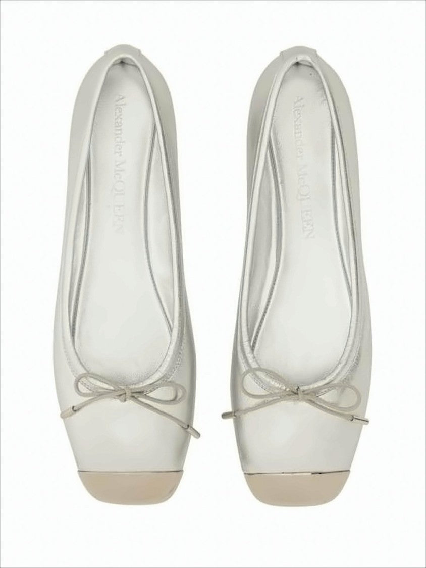 Leather Flat Shoes with Cap Toe