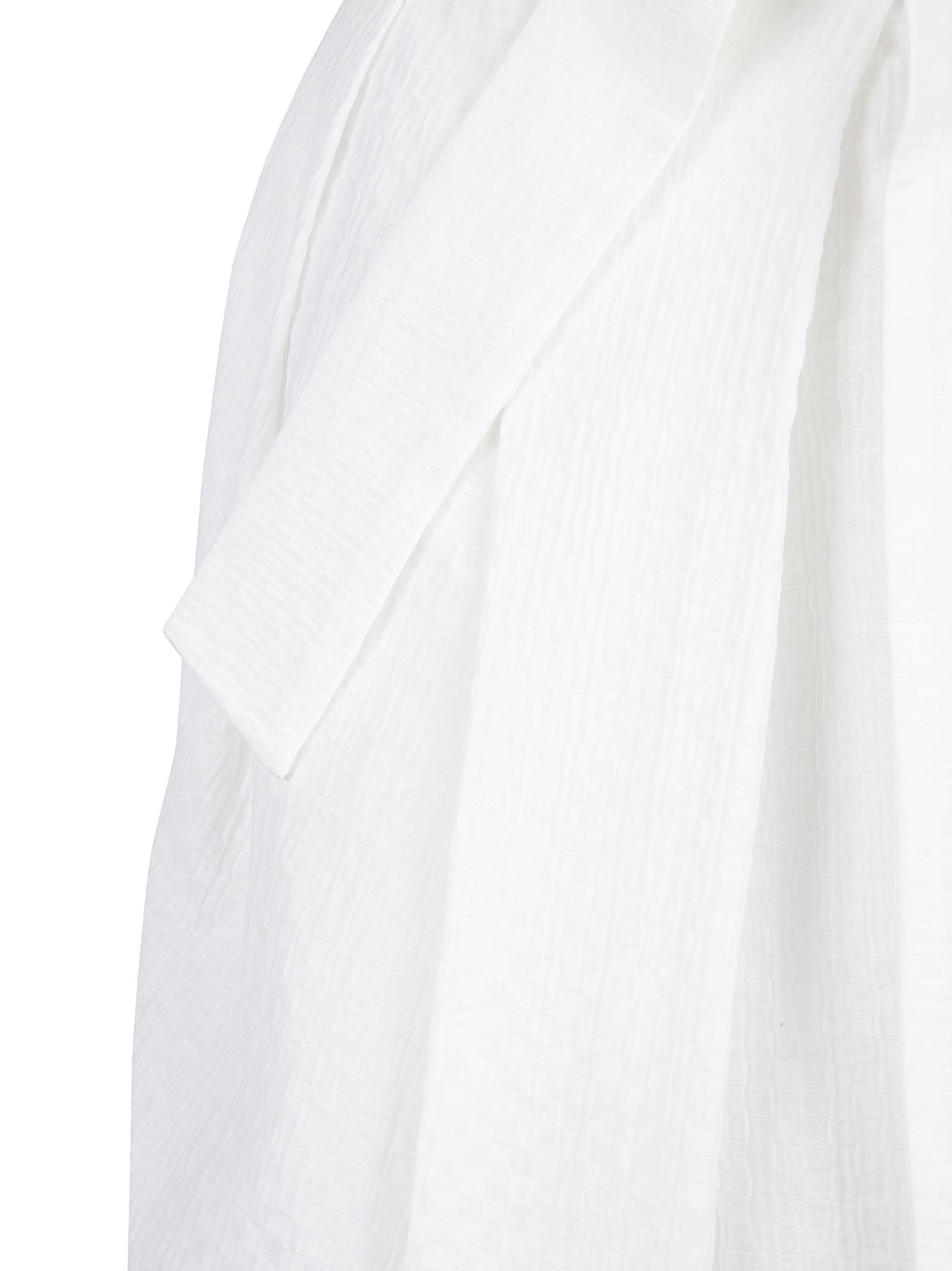 Timeless White Fabric Skirt with Classic Silhouette