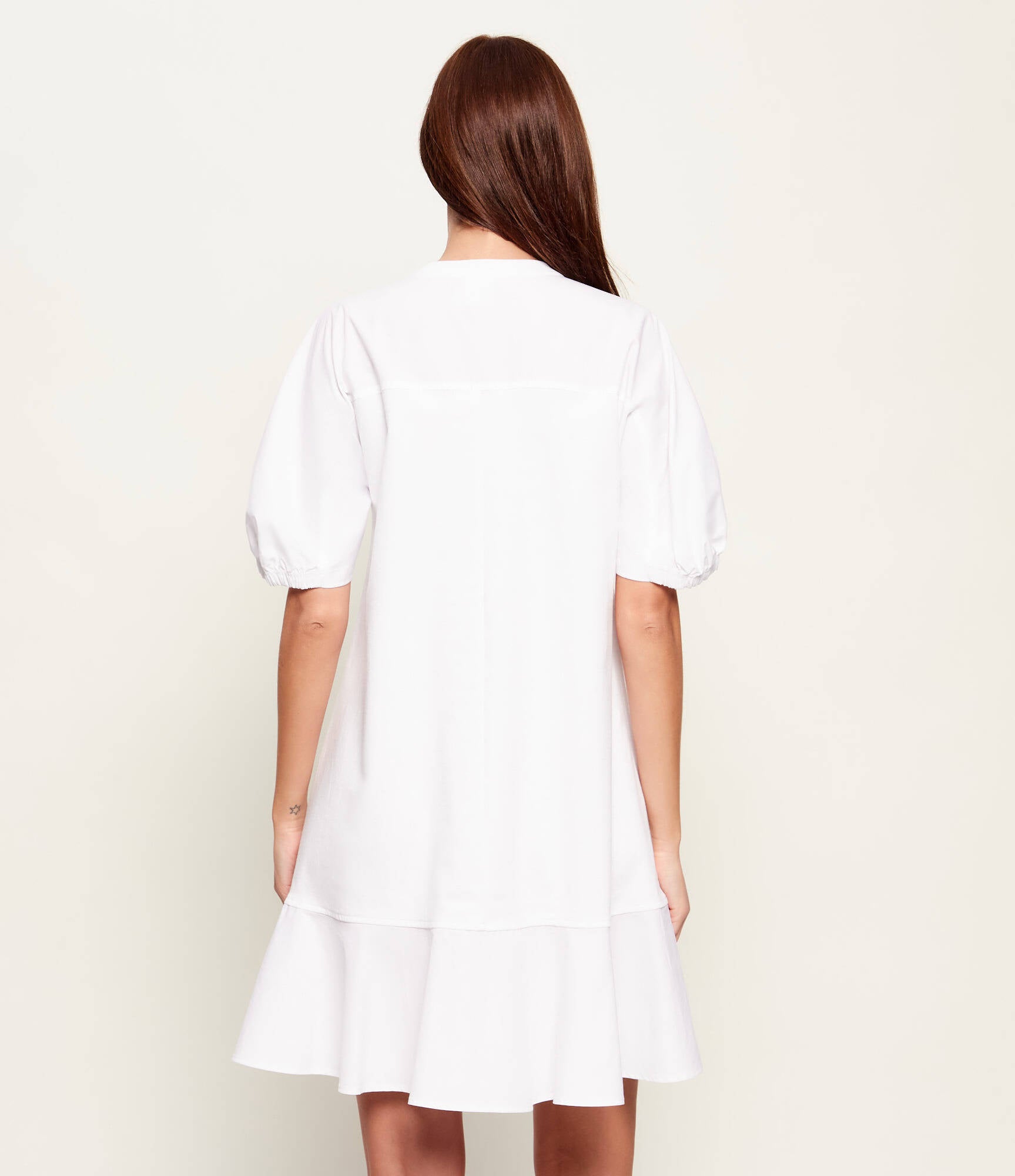 Relaxed Fit White Dress with Puffed Sleeves
