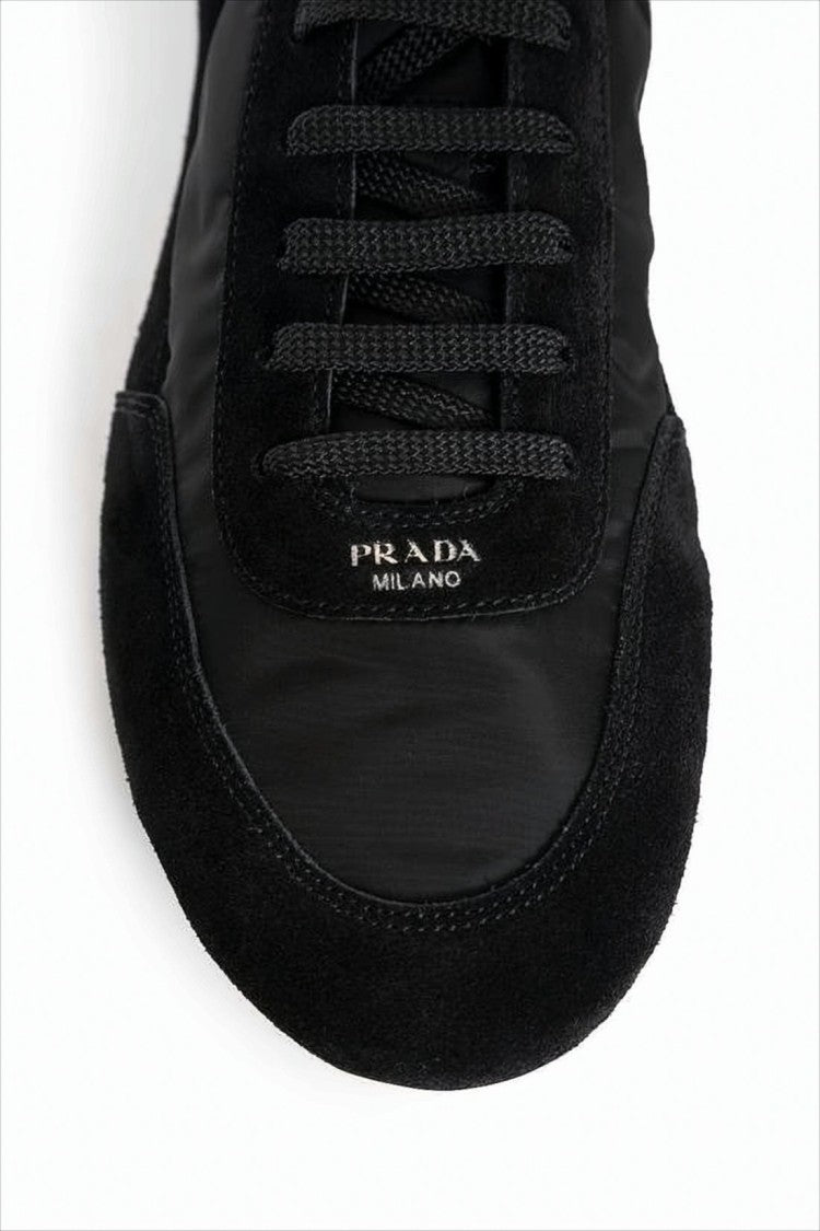 Low-Profile Black Sneakers With Suede Panels