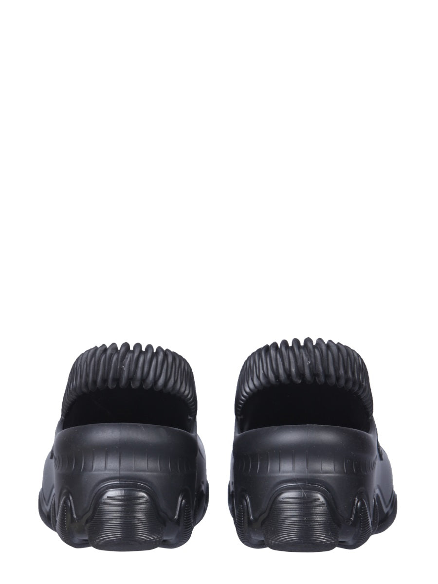 Slip-On Shoes With Wavy Grip Sole