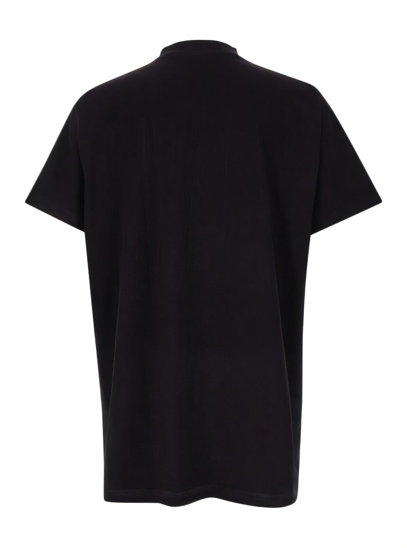 Short-Sleeved Black T-Shirt With Bold Graphic Design