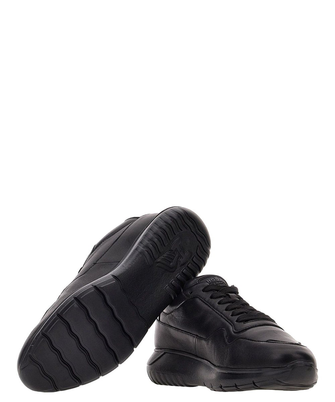 Interactive3 Lace-Up Shoes With And High-Quality Finish