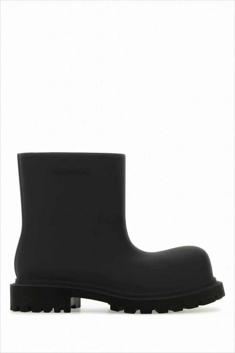 Minimalist Black Chunky Sole Boots with Rounded Toe