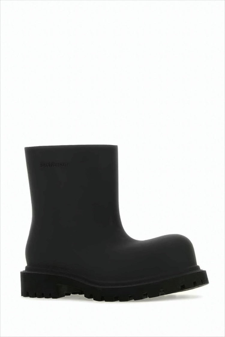 Minimalist Black Chunky Sole Boots with Rounded Toe