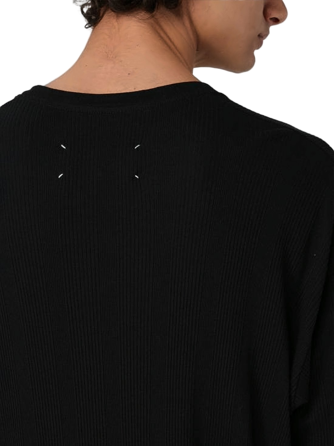 Loose-Fitting Black T-Shirt with Subtle Stitched Detail