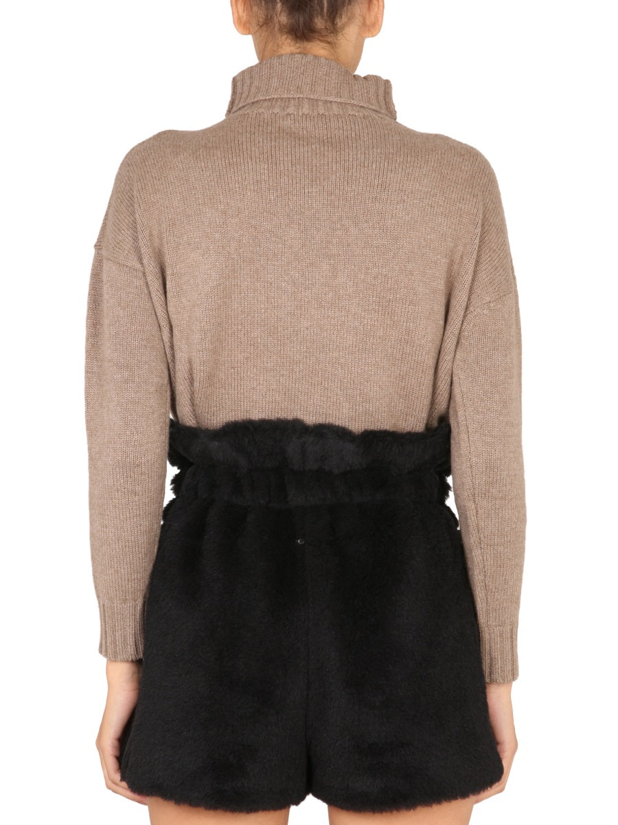 Cropped Round-Neck Top with Fitted Silhouette