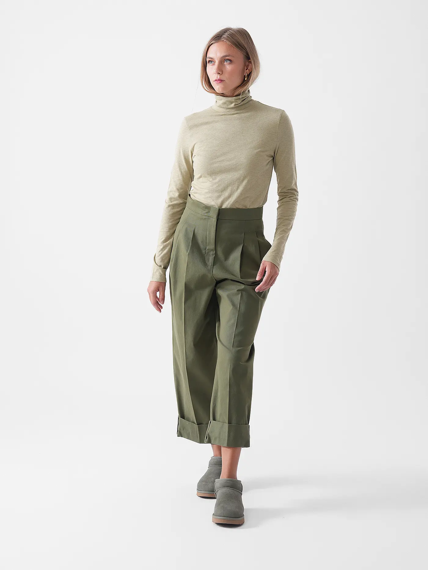 Cropped Olive Green Pants With Pleated Front