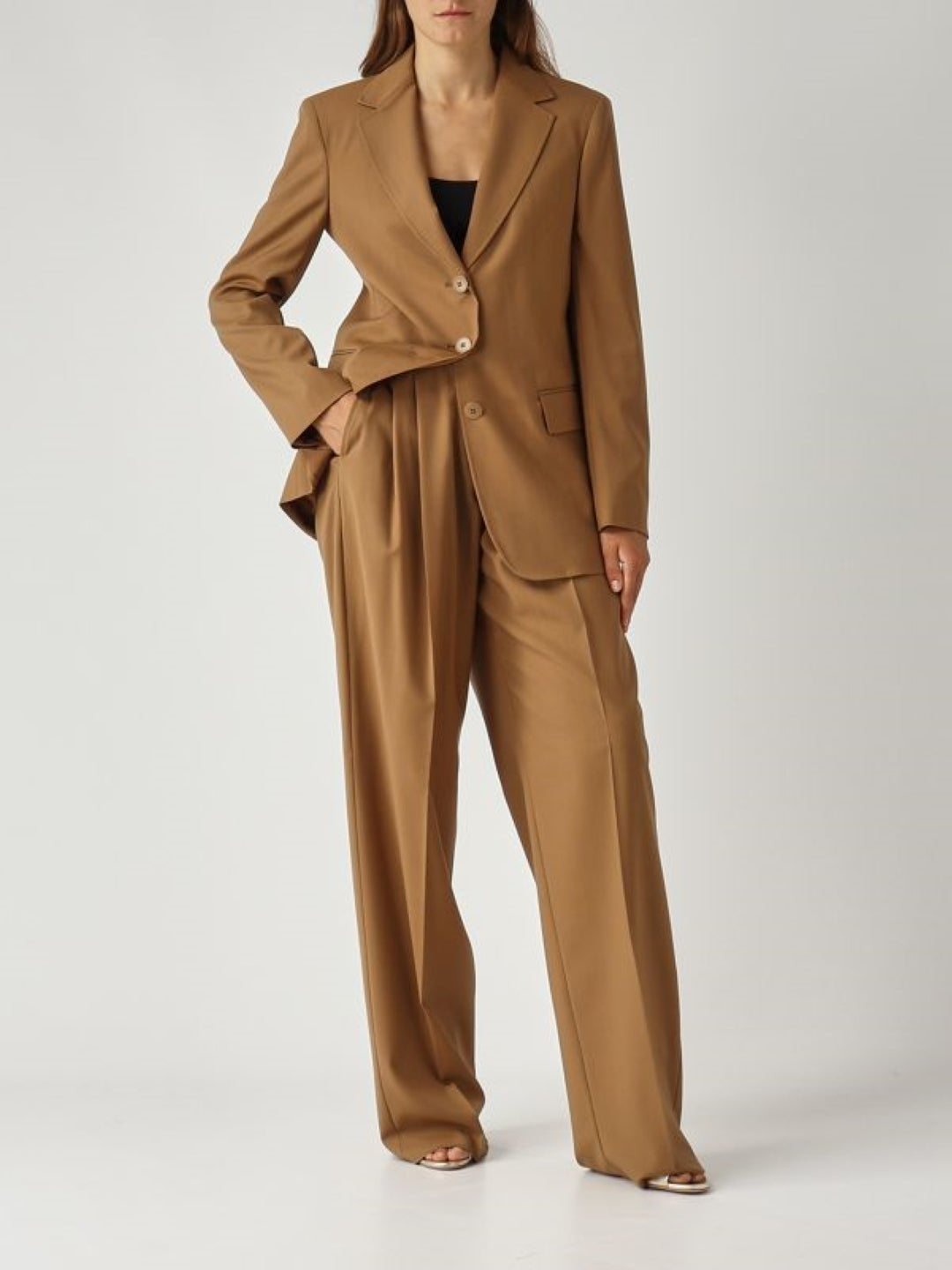 Tailored Single-Breasted Jacket With Structured Shoulders
