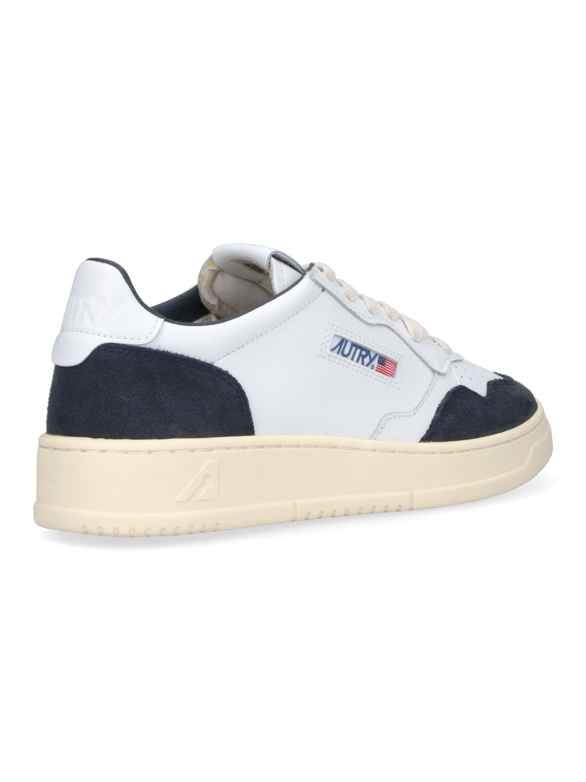 Low-Top White Sneakers With Minimalist Aesthetic