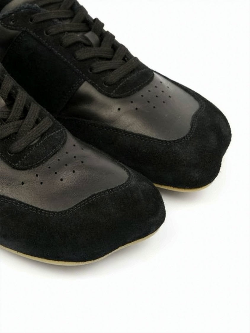Low-Profile Black Sneakers with Suede Panels