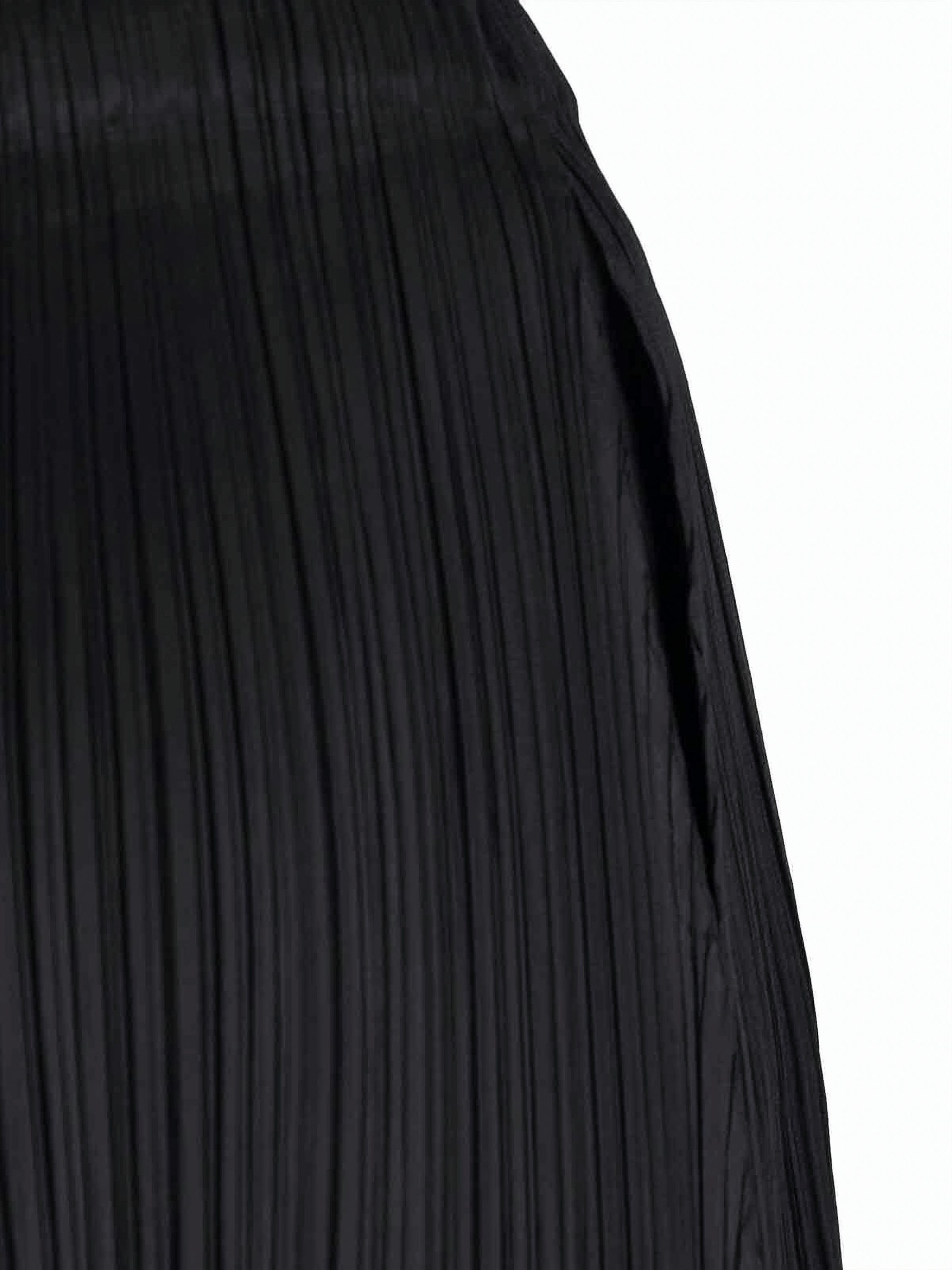 Cropped Straight Pants with Pleated Texture and Subtle Sheen