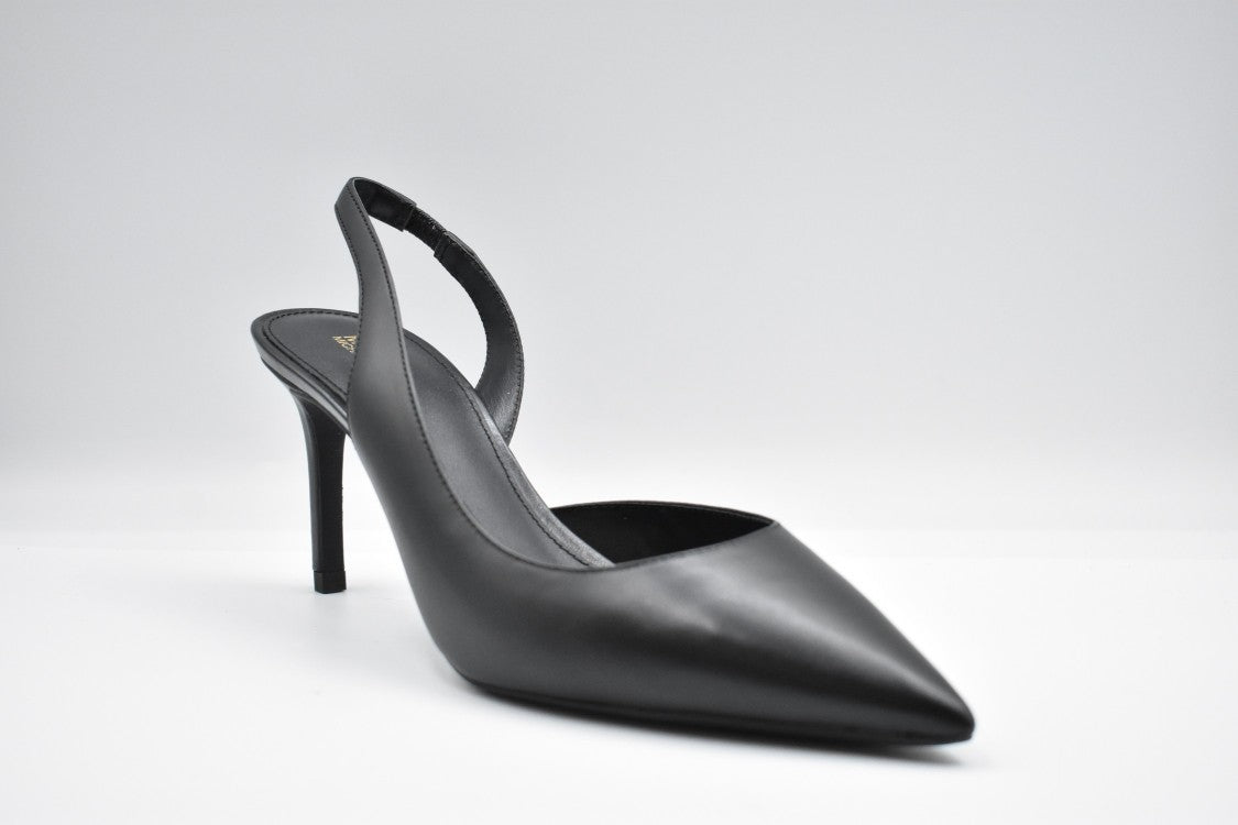 Black Pumps With Pointed Toe