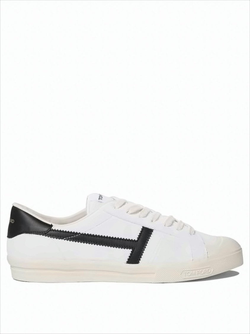 Low-Top White Leather Sneakers with Black Zigzag Stripe
