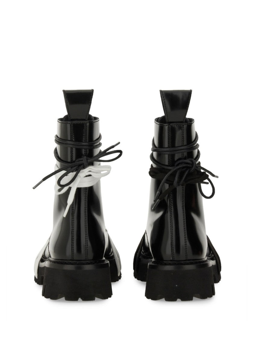 Glossy Leather Lace-Up Boot With Sole