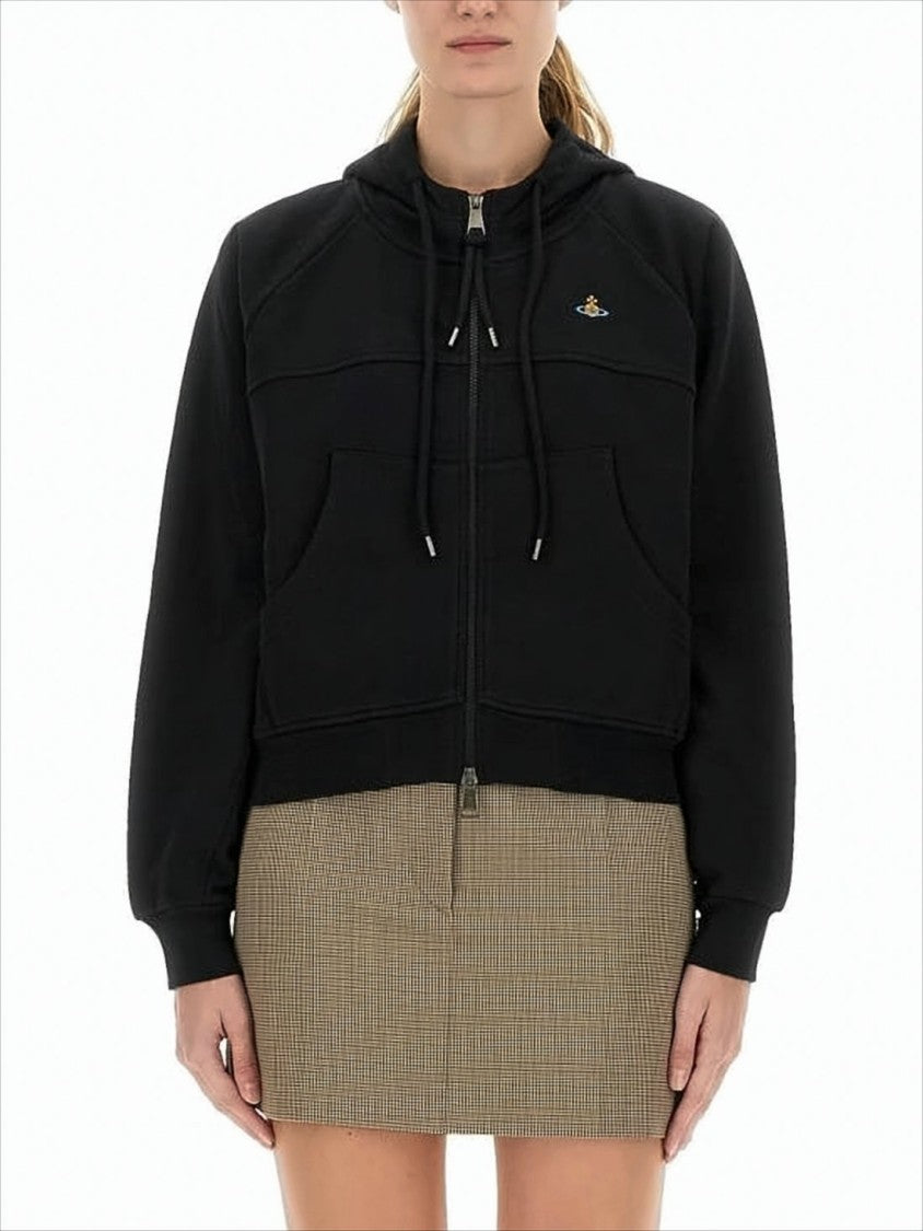 Cropped Black Hoodie with Zipper Closure