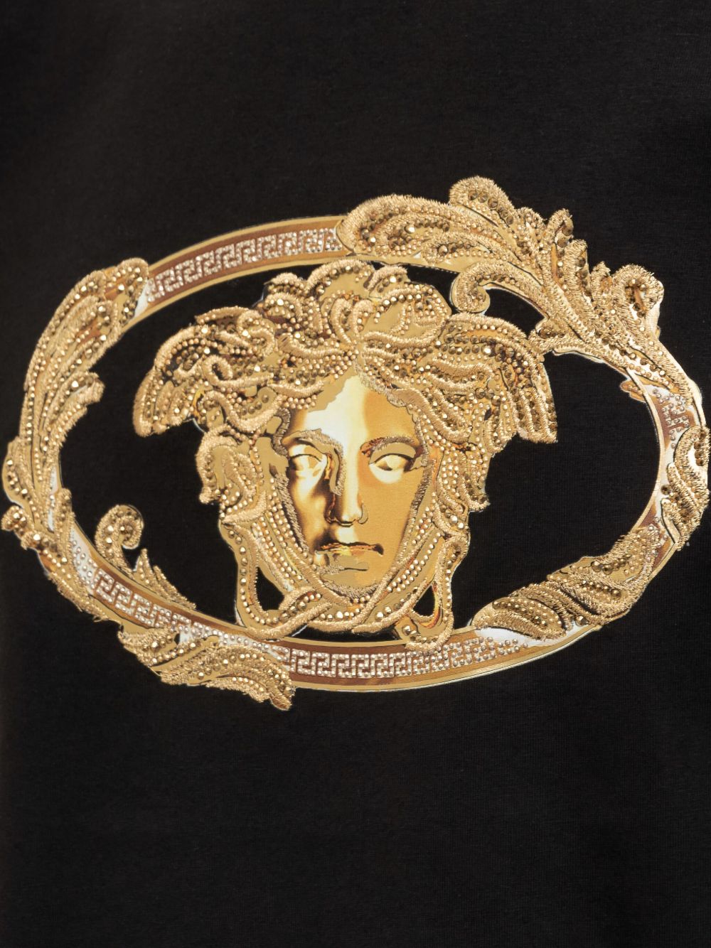 Czarny bawełniany T-shirt ze złotym logo Meduzy