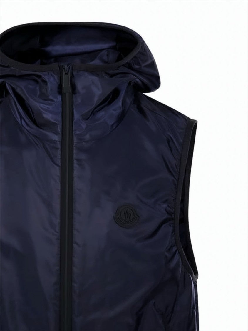 Minimalist Sleevelessvest With Front Zipper And Hood