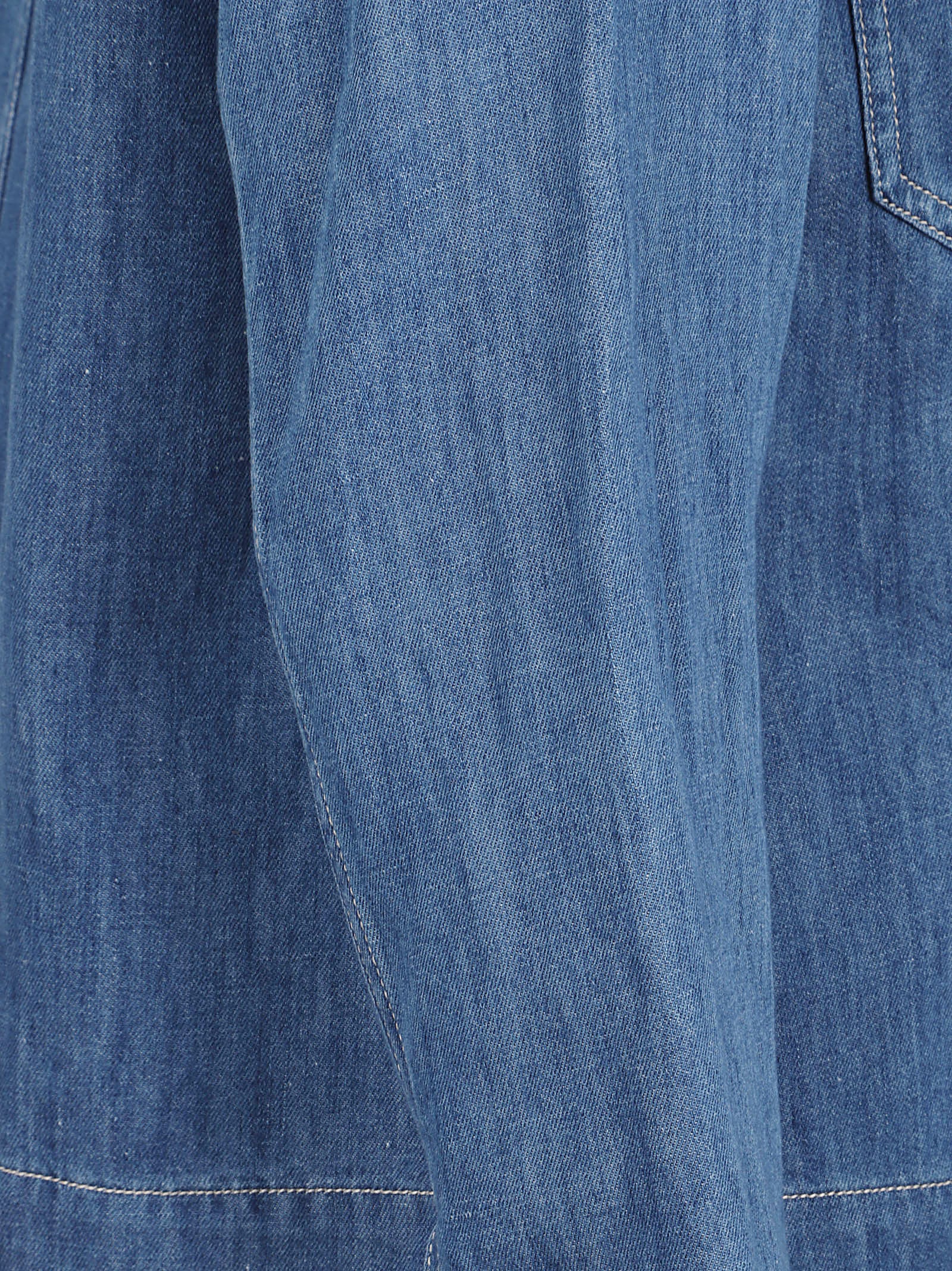 Cropped Denim Jacket with Classic Collar and Buttoned Cuffs